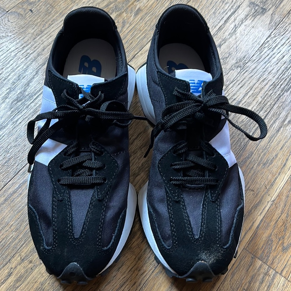 Barely worn New Balance 327 sneakers.